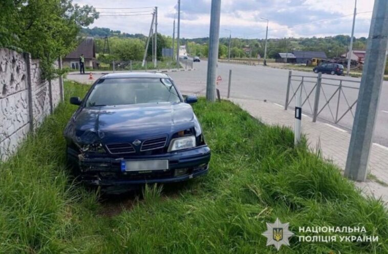 На Тернопільщині водій на "Нісані" врізався в інше авто