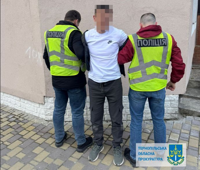 14000 доларів за відстрочку: на Кременеччині затримали чоловіка за хабар