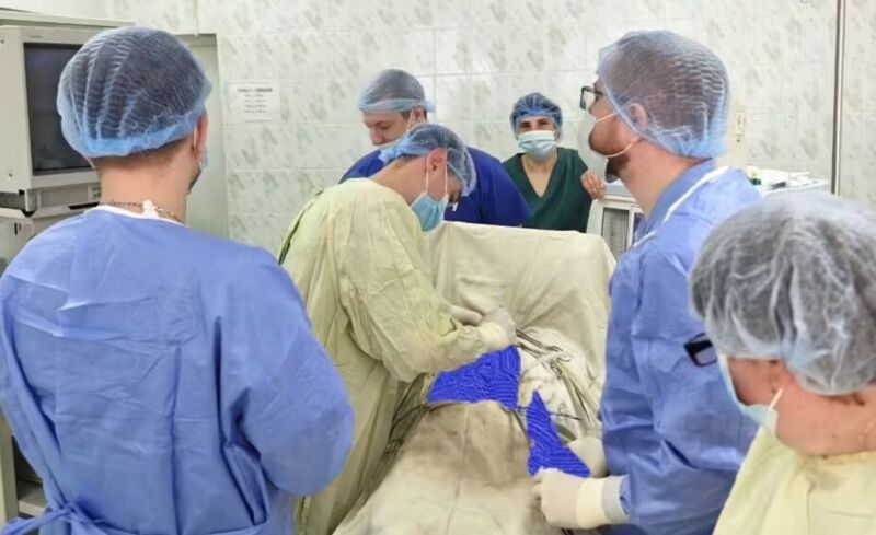 Камені, грижа і 12 років зволікання: жінку в Кременці терміново прооперували після самолікування