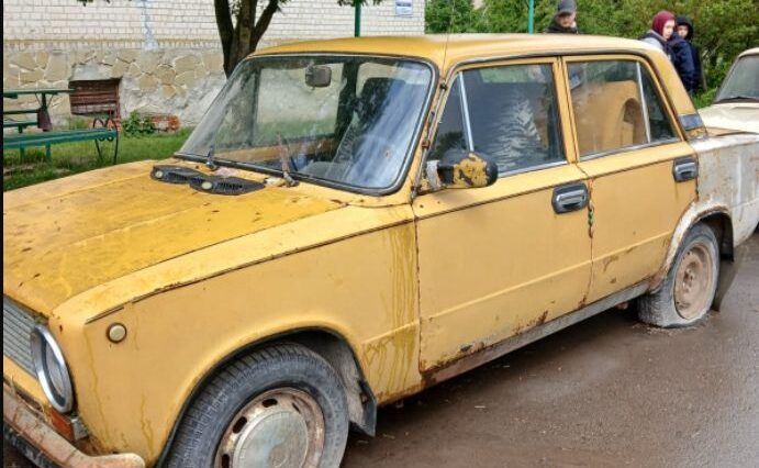 У Тернополі стартує “чистка” дворів від покинутих машин