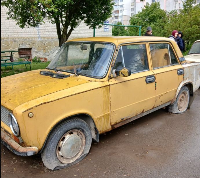 У Тернополі стартує “чистка” дворів від покинутих машин