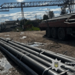 На Тернопільщині на підприємстві обірвався гак на крані й труби вбили водія