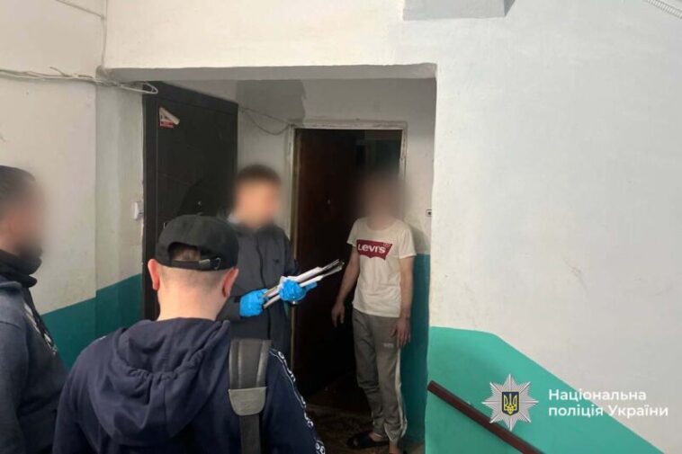 Наркоквартира в центрі Тернополя: поліція затримала рецидивіста з “товаром” і шприцами