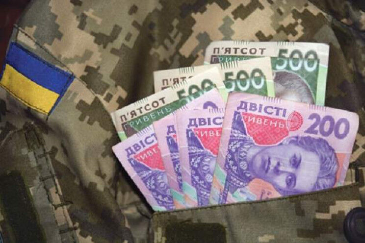 На Тернопільщині сестра привласнила понад 400 тисяч грн пораненого брата-військового