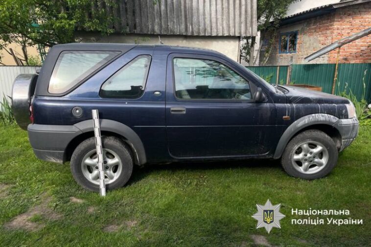 На Тернопільщині за гроші хлопець з дівчиною намагалися спалити військовий автомобіль