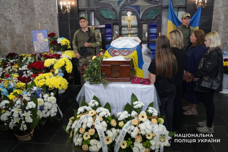 У Тернополі попрощалися із загиблим на війні підполковником поліції Олександром Вінічуком