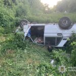 На Збаражчині водій авто не впорався з керуванням та злетів у кювет