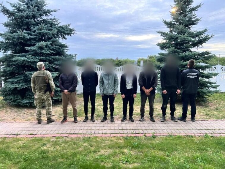 Мали заплатити по 120 тисяч: двох чоловіків з Тернопільщини спіймали на шляху до Угорщини