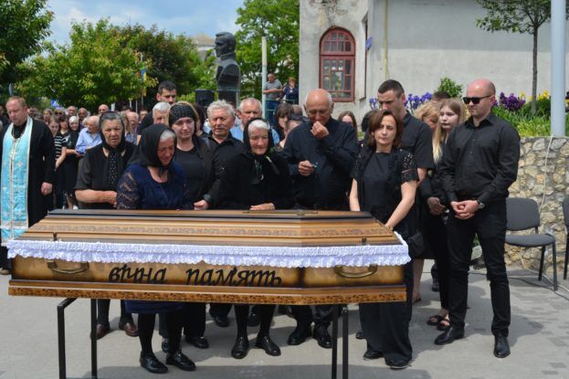 Не дожив до 50-річчя: Збаразька громада попрощалась із захисником