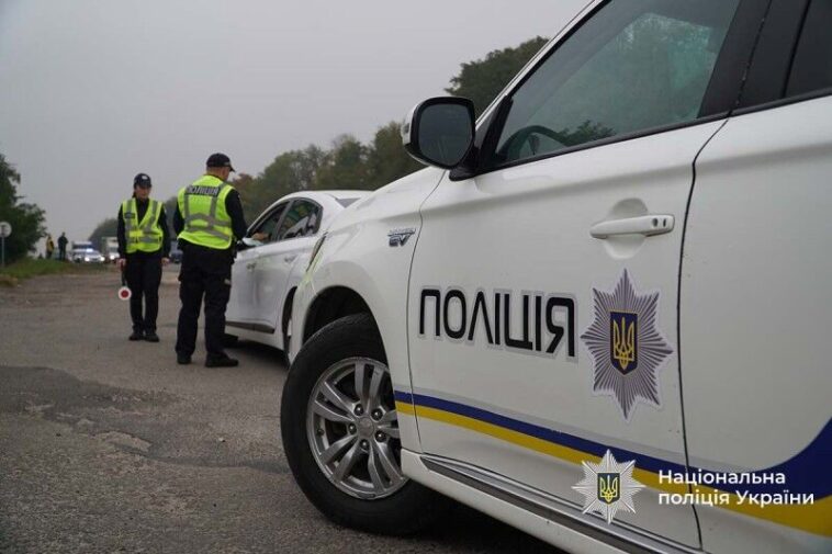 На Тернопільщині п'яний водій, позбавлений права керування, намагався відкупитися від поліцейських