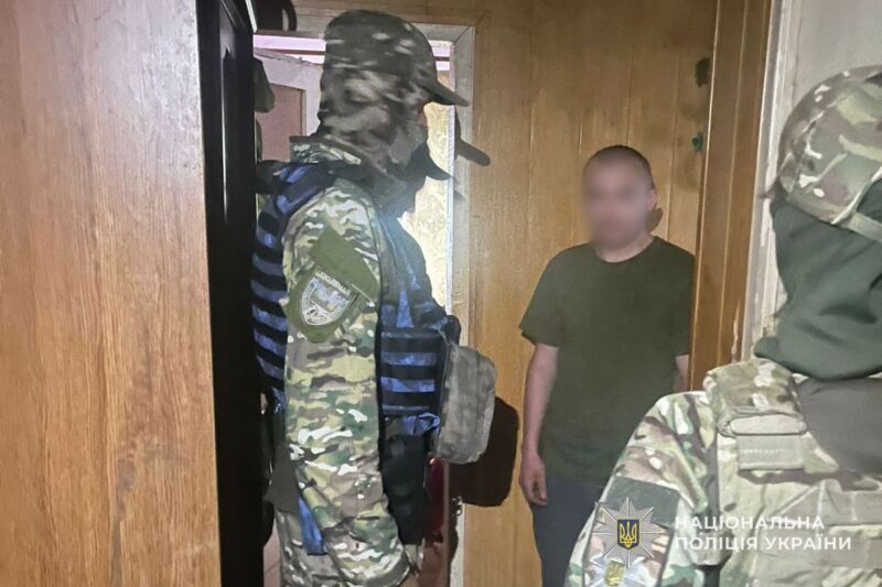 На Збаражчині чоловік торгував переробленим пістолетом та набоями до "Калашникова"