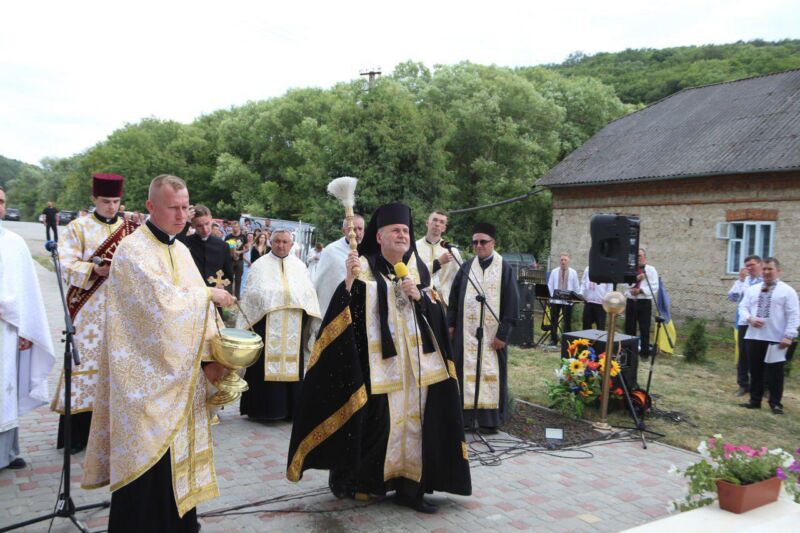 Скульптуру Архистратига Михаїла встановили на Монастирищині