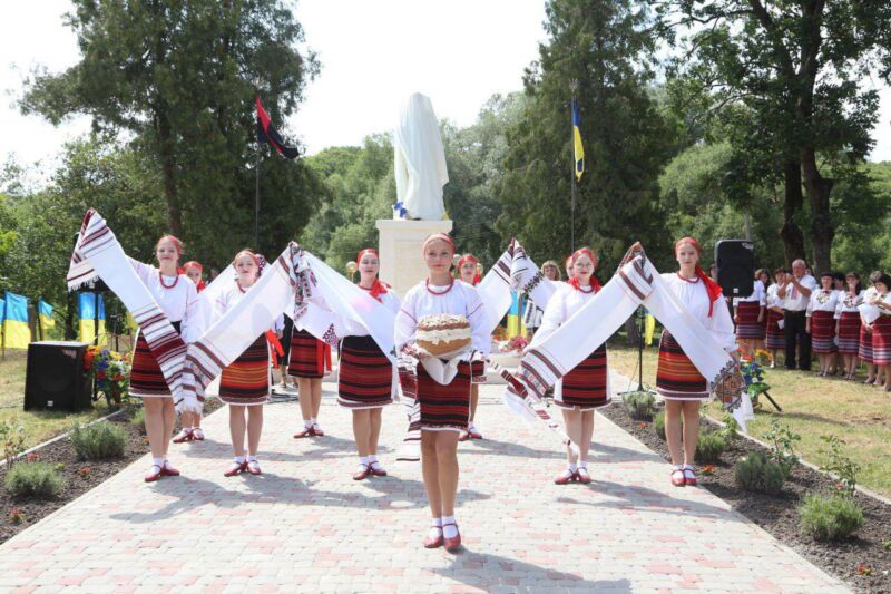 Скульптуру Архистратига Михаїла встановили на Монастирищині