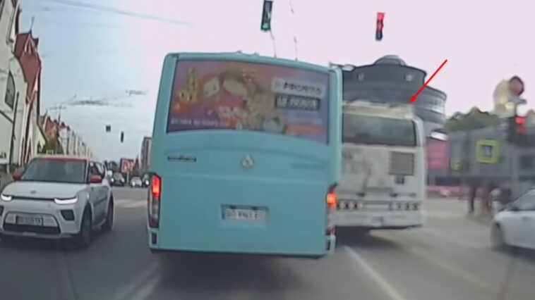 У Тернополі водій тролейбуса грубо порушив правила і ледь не спричинив ДТП