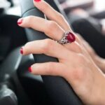 У Петрикові п'яна водійка врізалась в припарковане авто