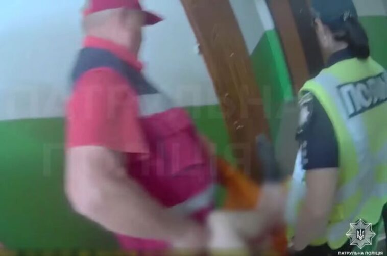 У Тернополі у власній квартирі врятували життя незрячому чоловікові