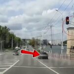 Подвійне порушення правил у Тернополі: водій проїхав на жовте та сховав ремінь безпеки