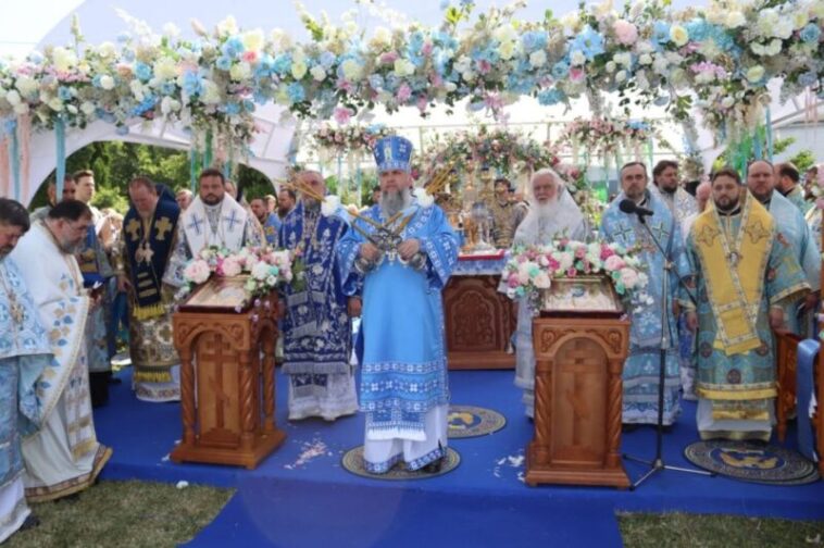 У Тернополі Митрополит Епіфаній відзначив священників високими церковними нагородами