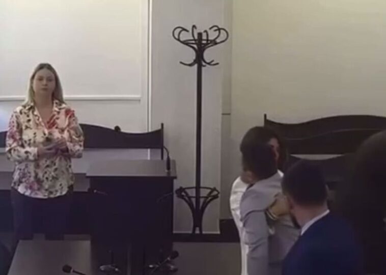 Відео, як Михайлу Головку стало погано під час оголошення вироку