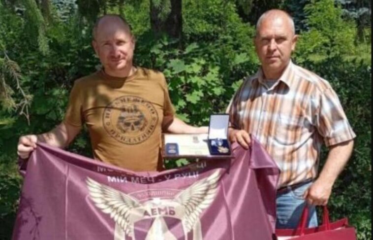 Воїна з Тернопільщини нагородили бригадним “Хрестом” та медаллю “За оборону України”