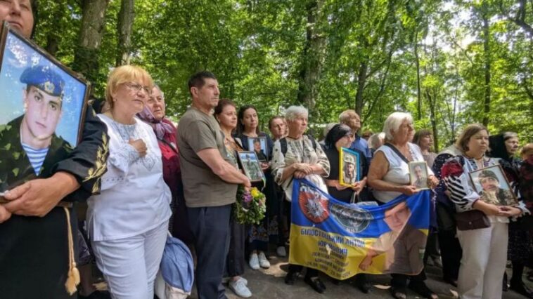 У Зарваниці помолилися за воїнів: відбулася проща родин загиблих і зниклих безвісти