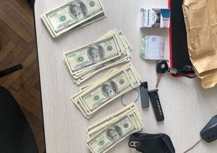 На Тернопільщині чоловік вимагав 14 тисяч доларів за відстрочку від мобілізації