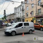 У Тернополі зіткнулися Nissan та електровелосипед: останній збив ще двох людей