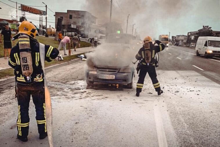 У Тернополі палало авто з газом