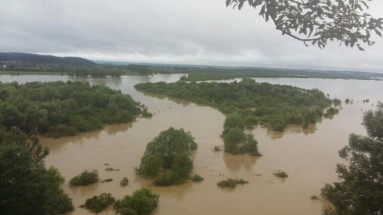 Через потужні зливи на Дністрі може піднятися вода до 70 см — жовтий рівень небезпеки