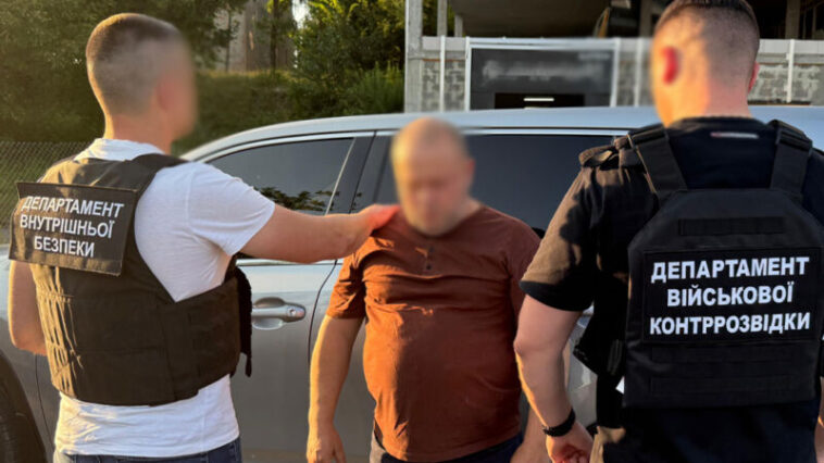 На Тернопільщині затримали експравоохоронця, який за $12000 обіцяв інвалідність та зняття з розшуку