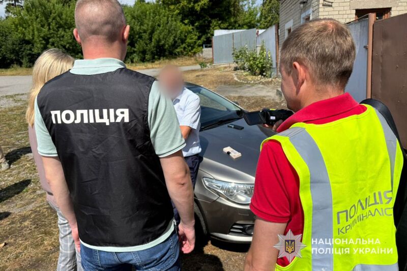 На Тернопільщині затримали посадовця комунальної установи, який вимагав 50000 грн