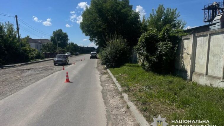 На ходу випала з авто: на Тернопільщині жінка постраждала під час сварки з братом