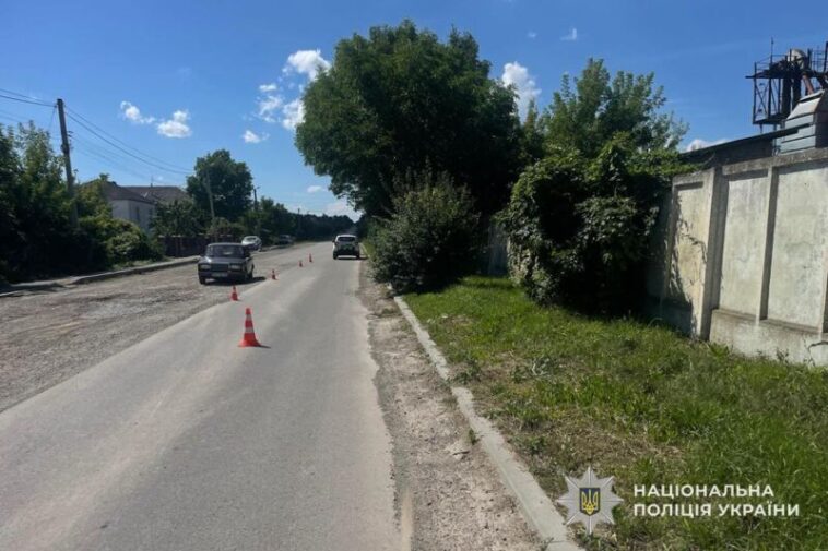 На ходу випала з авто: на Тернопільщині жінка постраждала під час сварки з братом