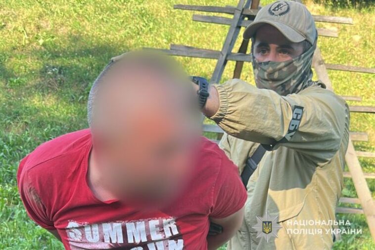 На Тернопільщині спіймали групу осіб, які за 13000 доларів переправляли чоловіків через кордон