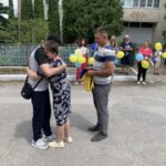 Громада на Кременеччині зустріла з полону захисника Олексія Кваса