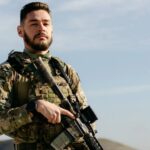 Медик з Тернополя показав, як з колегами на передовій рятують життя українських військових
