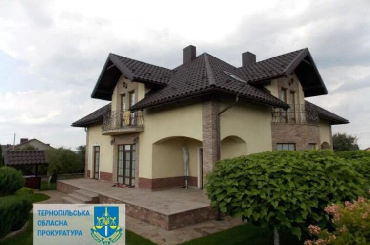 Ексочільника податкової Тернопільщини судитимуть за приховування майна на понад 23 мільйони гривень