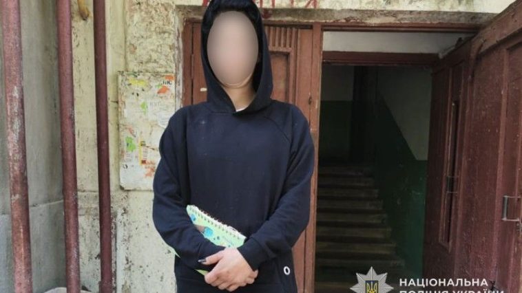 Крадіжка у Тернополі: жінка з під'їзду викрала велосипед