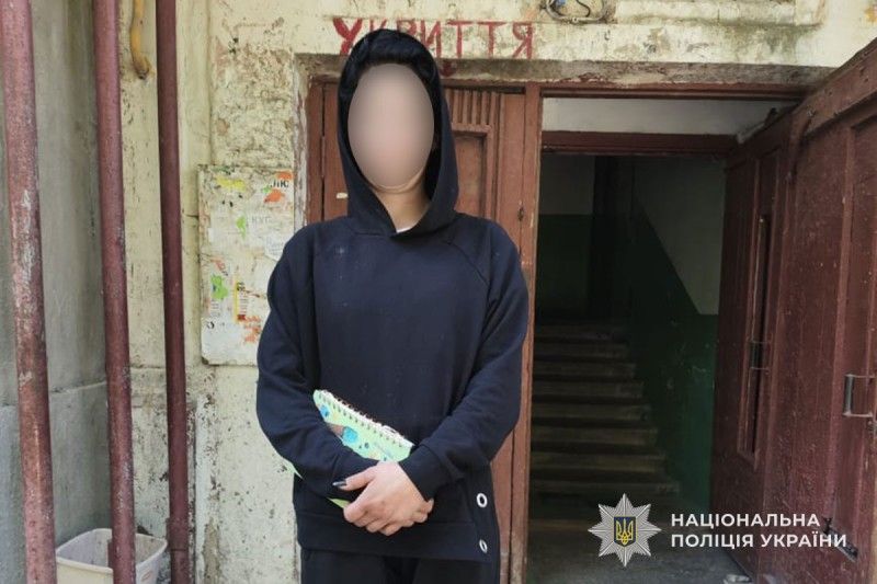 Крадіжка у Тернополі: жінка з під'їзду викрала велосипед