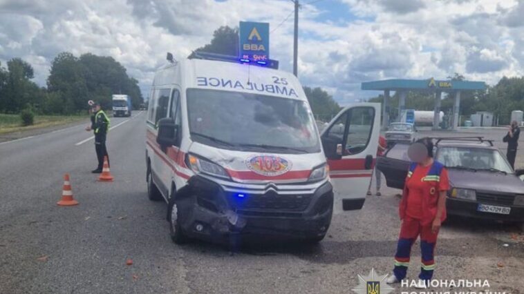 В Озерній автомобіль швидкої потрапив у ДТП