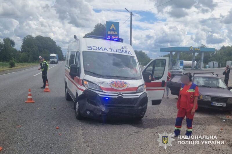 В Озерній автомобіль швидкої потрапив у ДТП