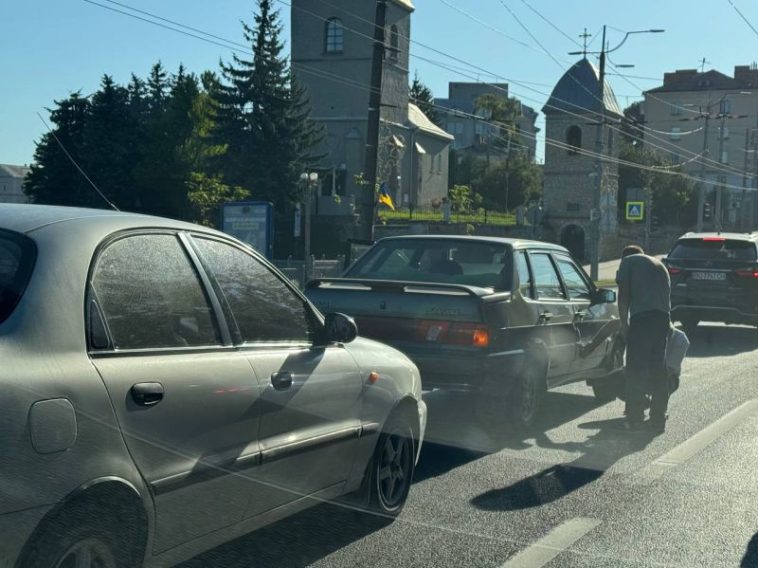 У Тернополі вранці сталось дві ДТП: затори