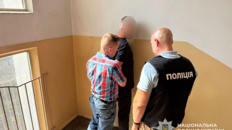 У Тернополі спіймали лікаря на хабарі 5000 доларів