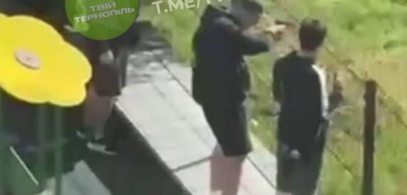 У Тернополі підлітки, ймовірно, стріляли біля дитячого майданчика