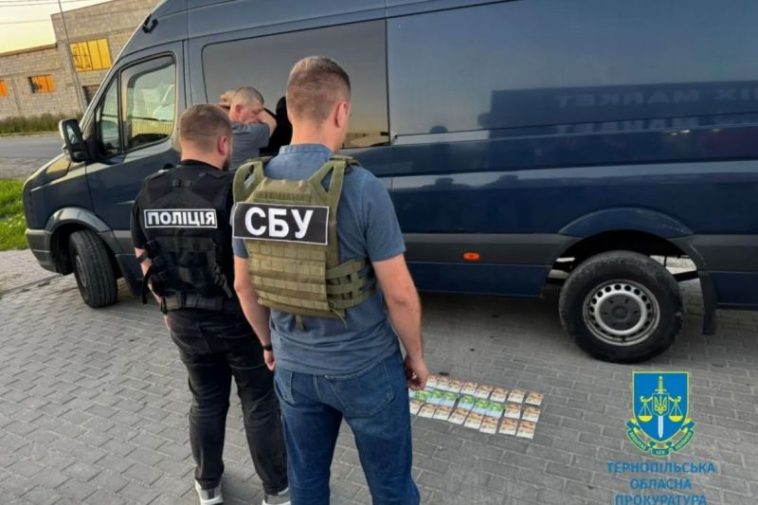 Обіцяв зняти з розшуку за 2000 євро: затримали мешканця Тернопільщини