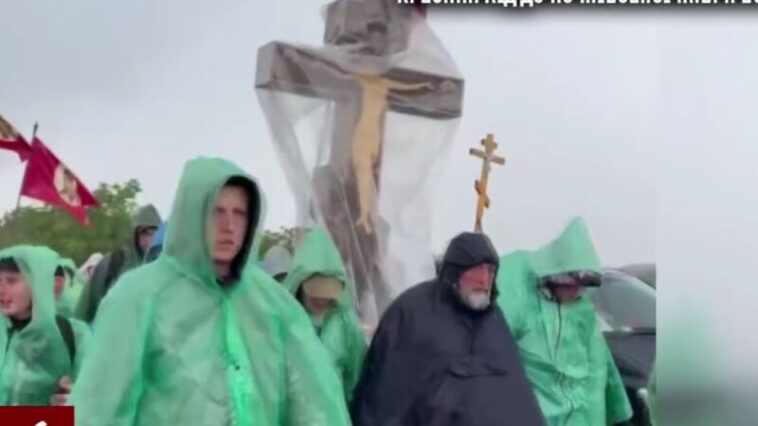Тисячі вірян УПЦ уже на території Тернопільщини: йдуть до Почаївської лаври