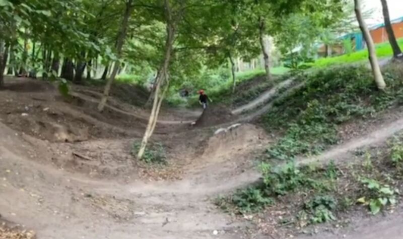 У Тернополі біля байк-парку «Співучка» проводять вирівнювання території