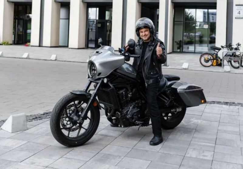 Віктор Павлік похвалився новим мотоциклом Honda