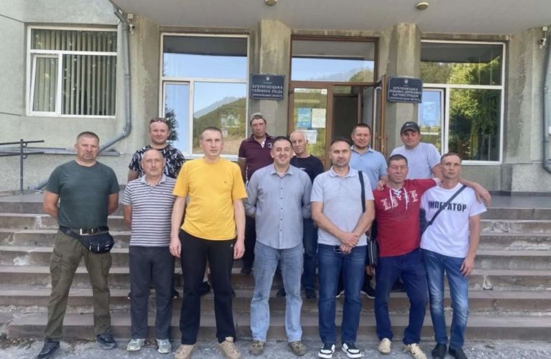 Команда з Кременеччини поїхала будувати фортифікації на Сході України