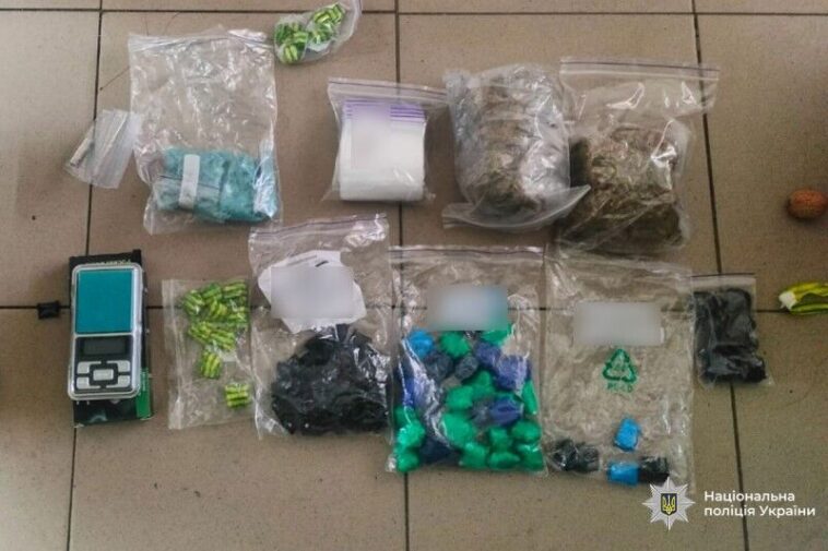 Наплічник із 120 закладками знайшов тернополянин у свого знайомого з Харківщини